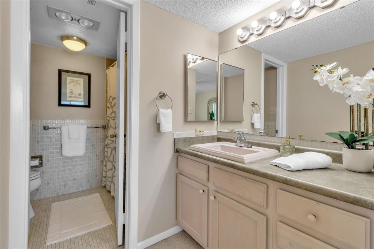 448 Gulf Of Mexico Drive, Unit A205, Longboat Key, FL 34228 Photo