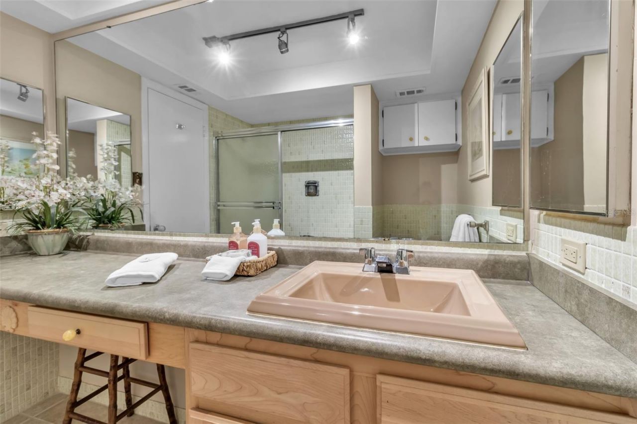 448 Gulf Of Mexico Drive, Unit A205, Longboat Key, FL 34228 Photo