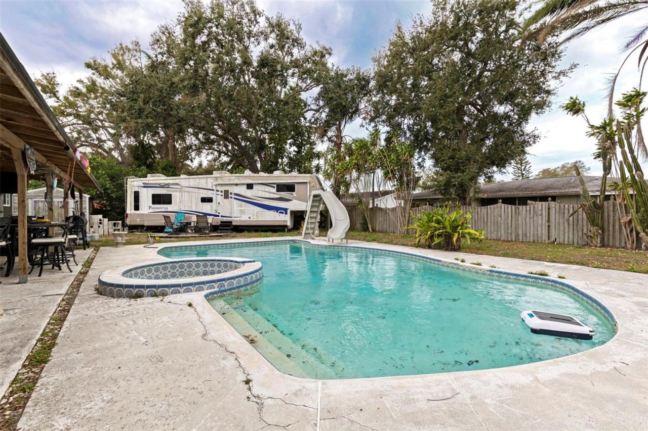 649 16th Street Nw, Largo, FL 33770 Photo