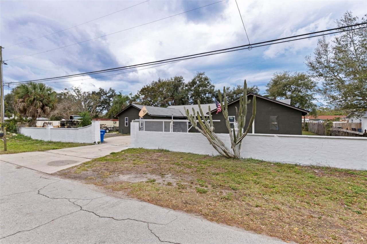 649 16th Street Nw, Largo, FL 33770 Photo