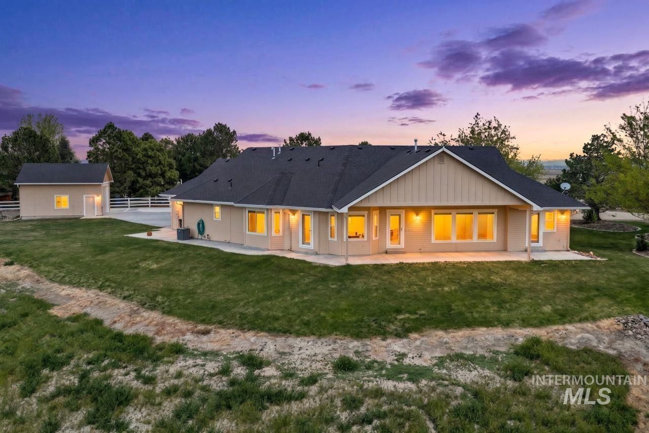 5803 Whispering Hills Dr, Marsing, ID 83639 Main Photo