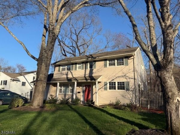 25 Whitman Dr, New Providence, NJ 07974