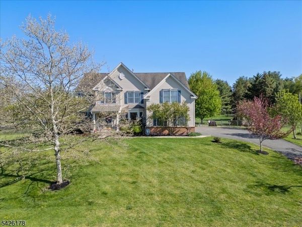 1 Tanager Dr, Raritan, NJ 08551