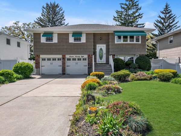 1678 Park Avenue, Merrick, NY 11566