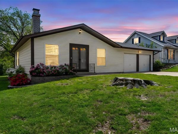 111 Julie Lane, St Peters, MO 63376