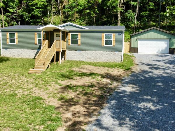 1271 Thompson Hill Rd, Bethpage, TN 37022