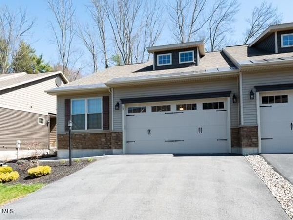 17 Canterbury Lane, Delmar, NY 12054