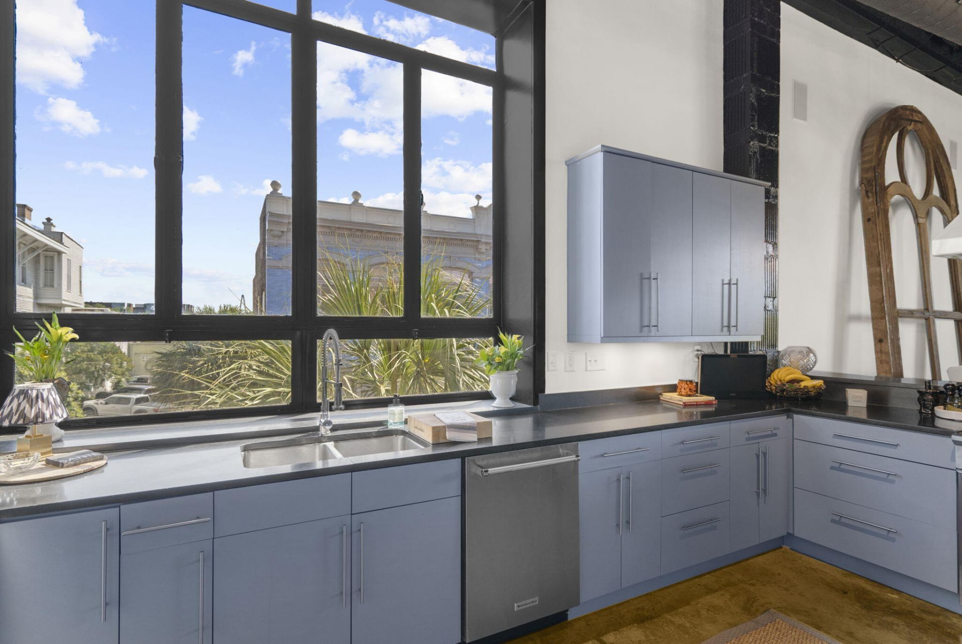 517 King Street Photo 29