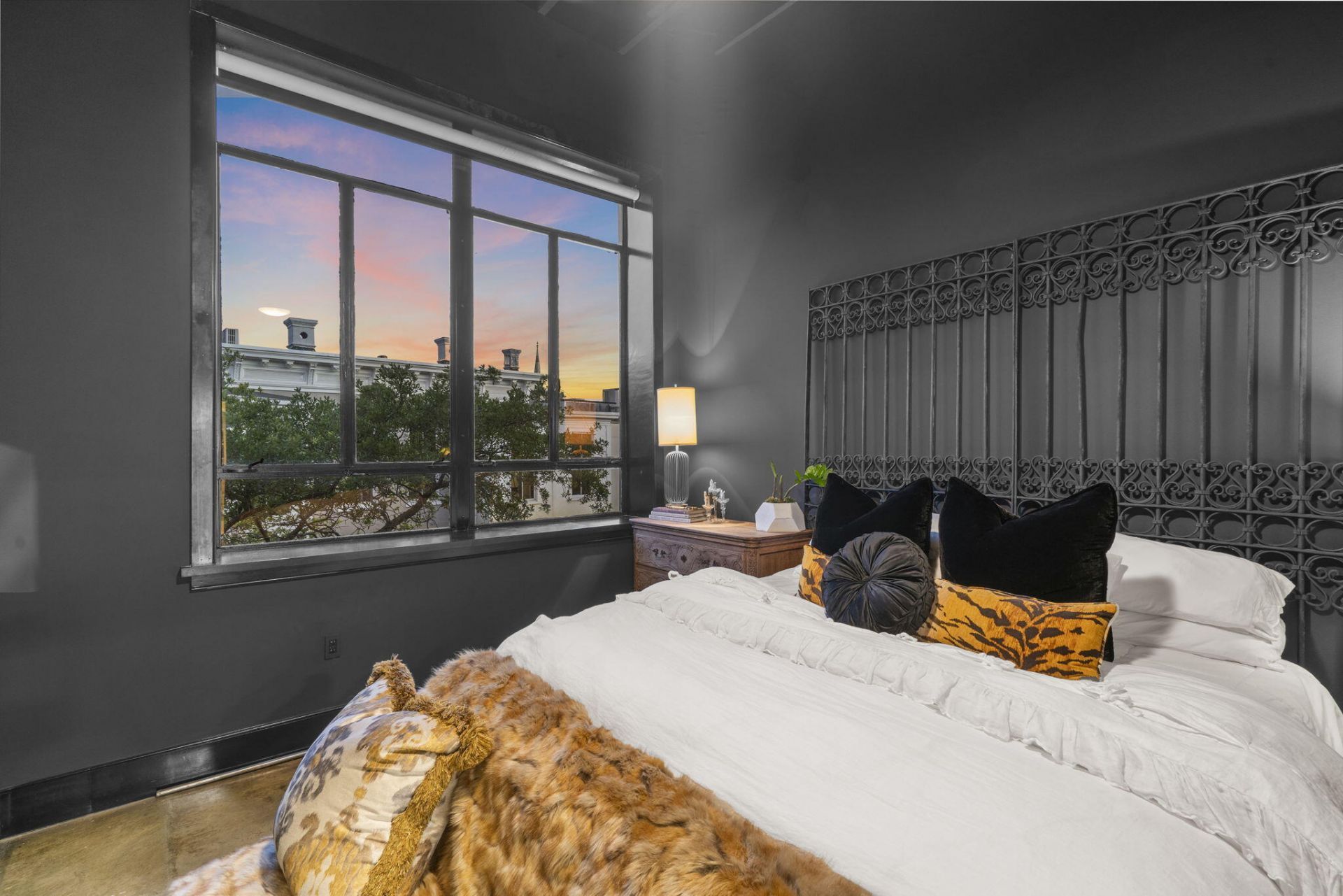 517 King Street Photo 37