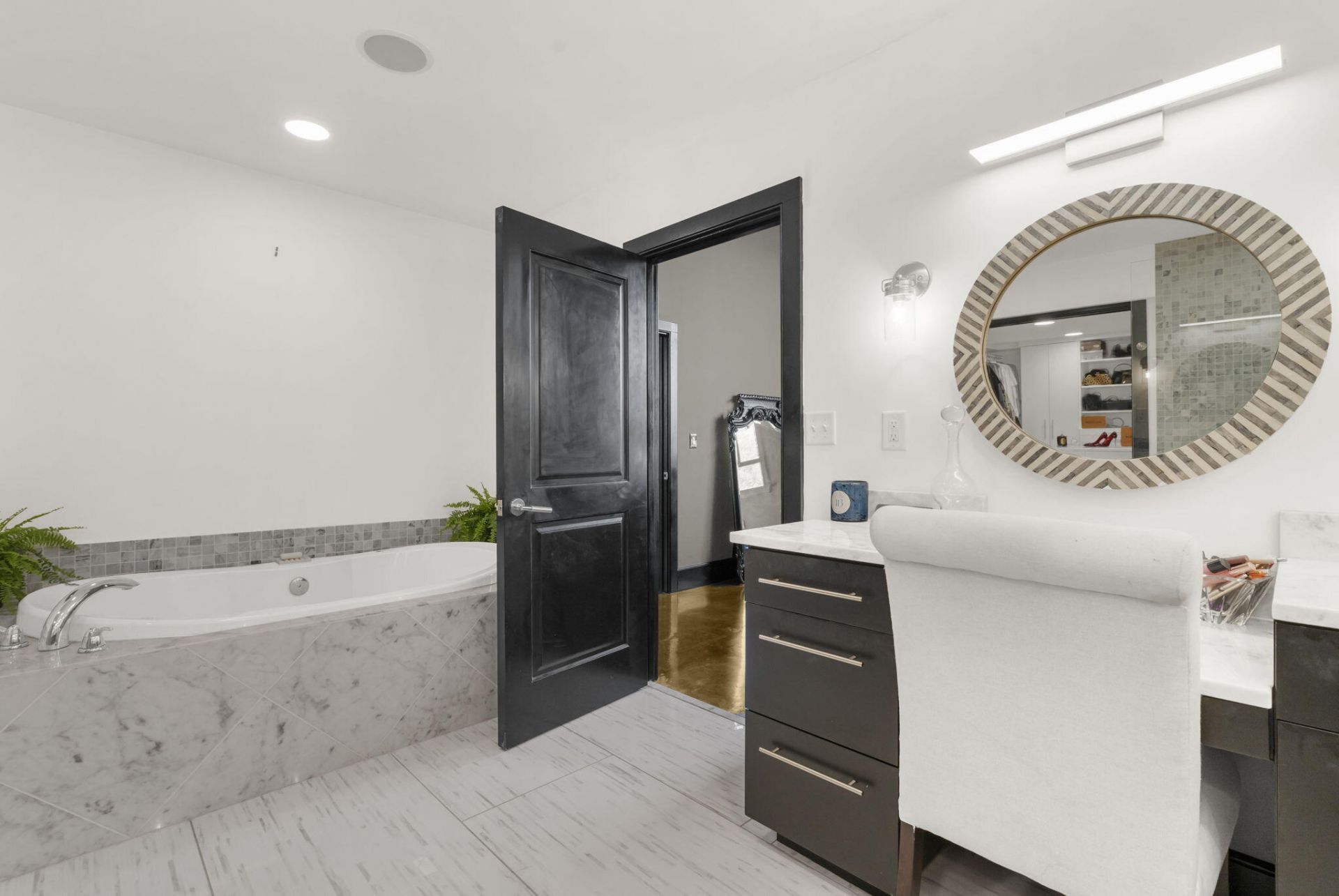 517 King Street Photo 46