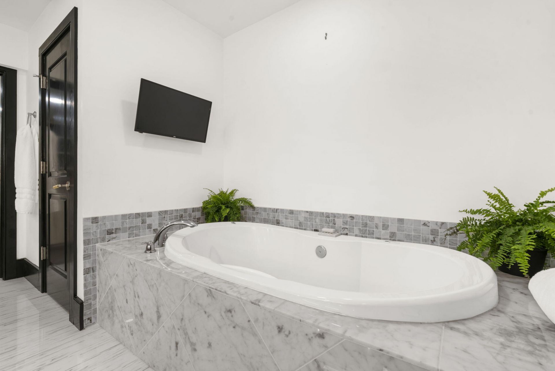 517 King Street Photo 47