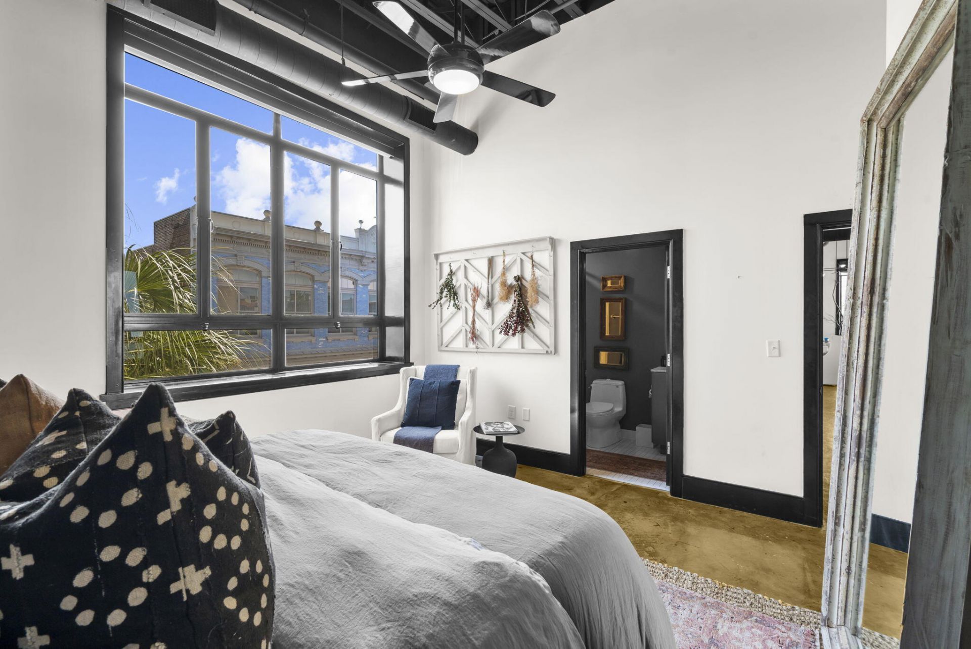 517 King Street Photo 56