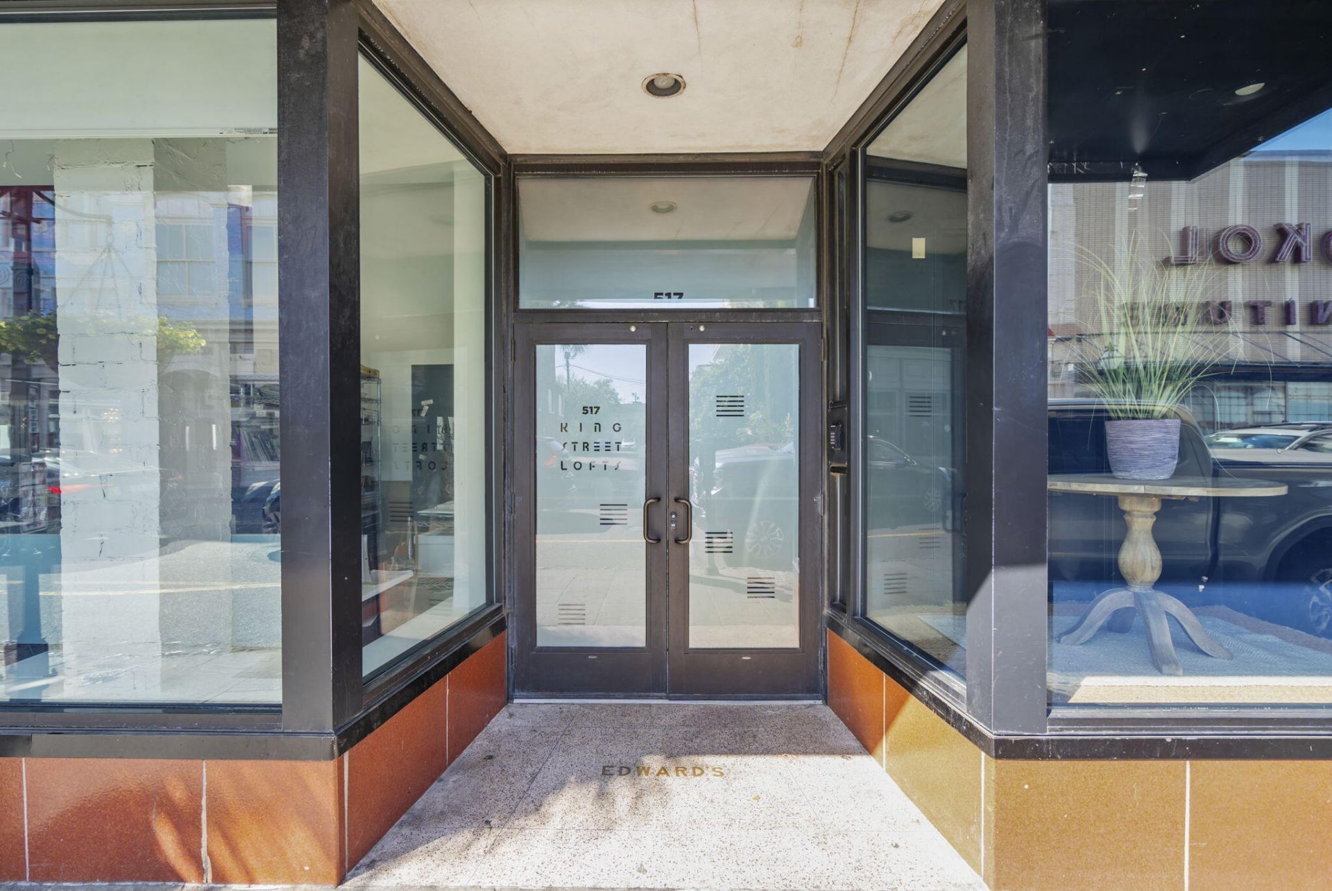 517 King Street Photo 8