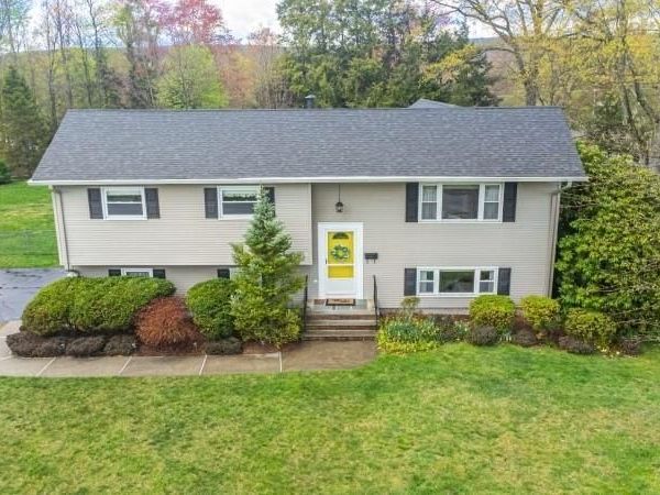 12 Henry Street, Roxbury Township, NJ 07876