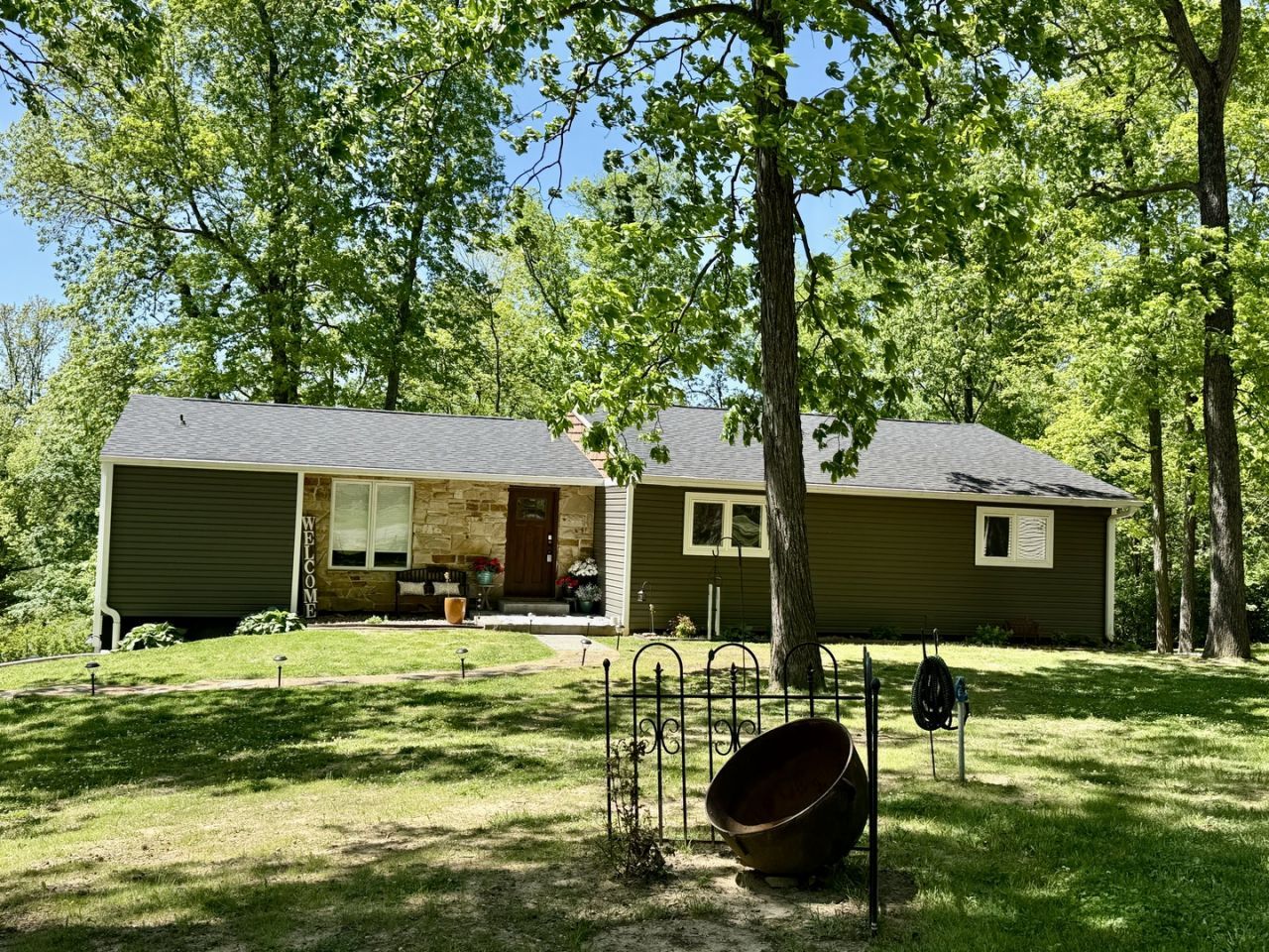 65 Magnolia Lane , Vienna, IL 62995