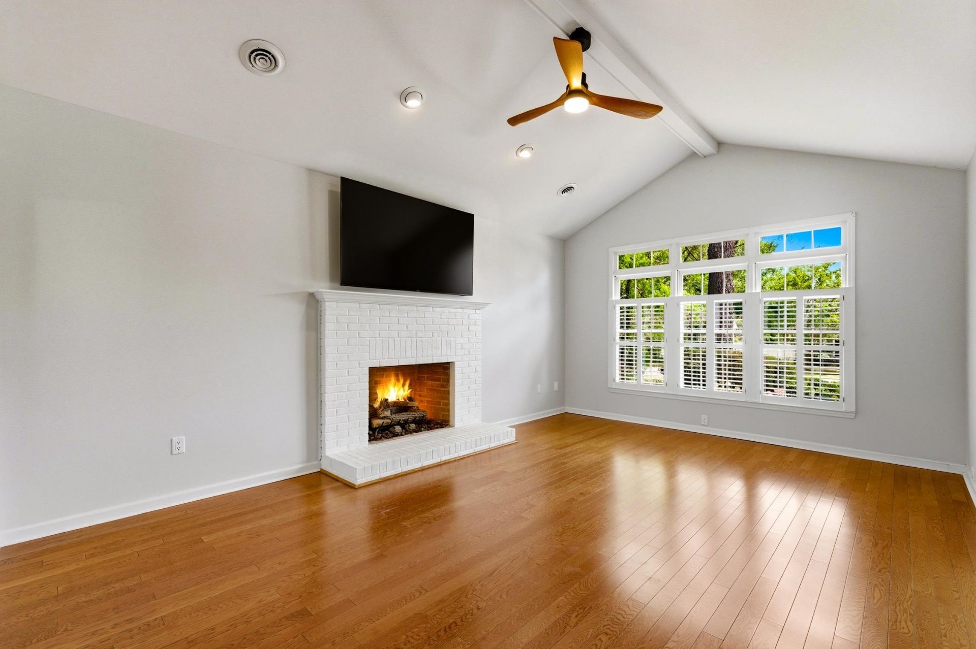 3068 Sweetpine Ln.  Photo 6