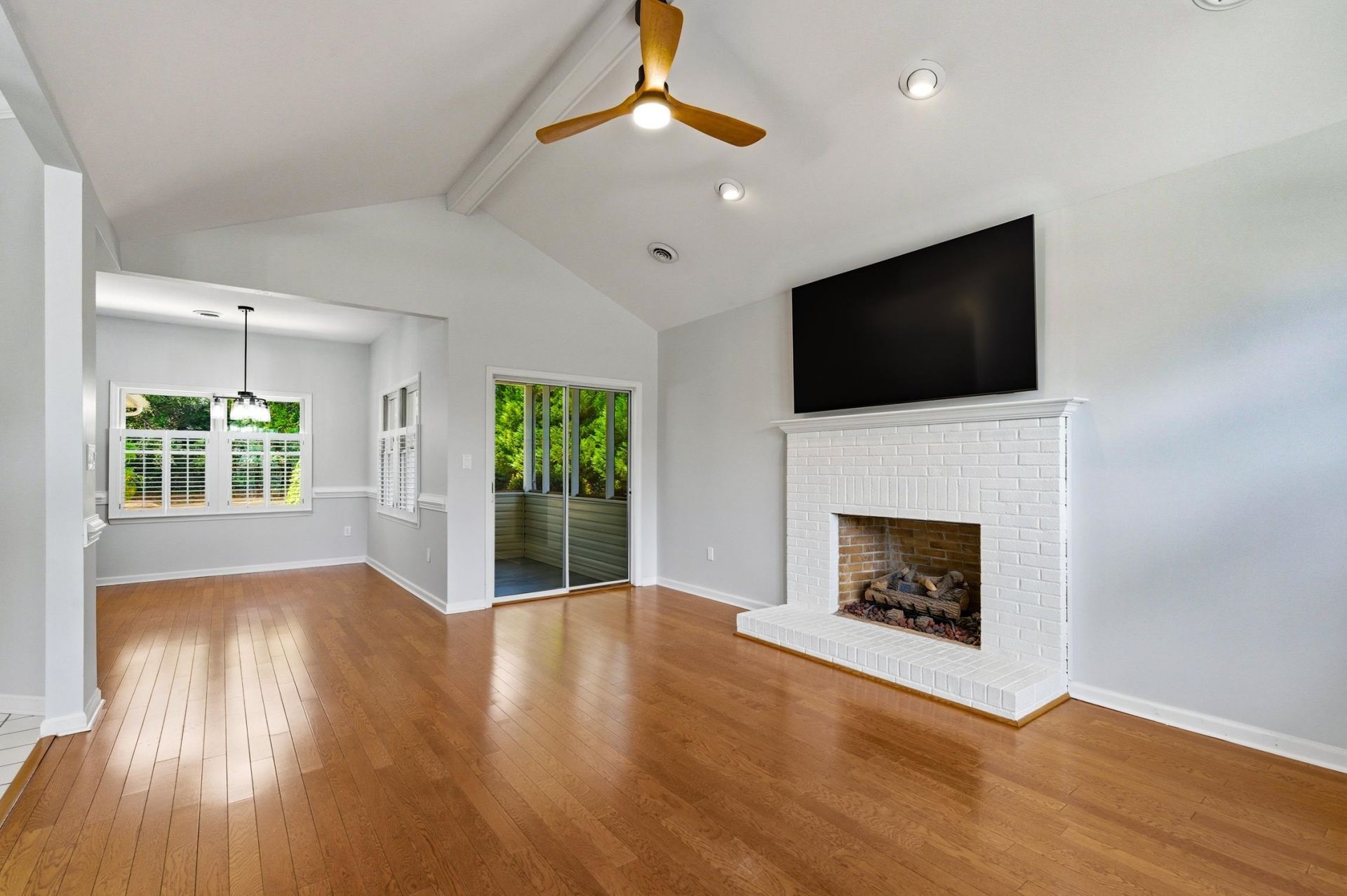 3068 Sweetpine Ln.  Photo 9