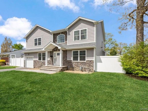 53 Surrey Lane , Plainview, NY 11803