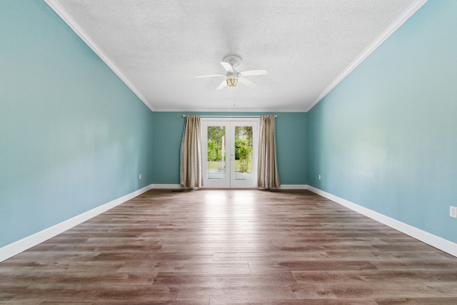 127 Cooper Circle Photo 4