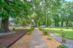 127 Cooper Circle photo 4