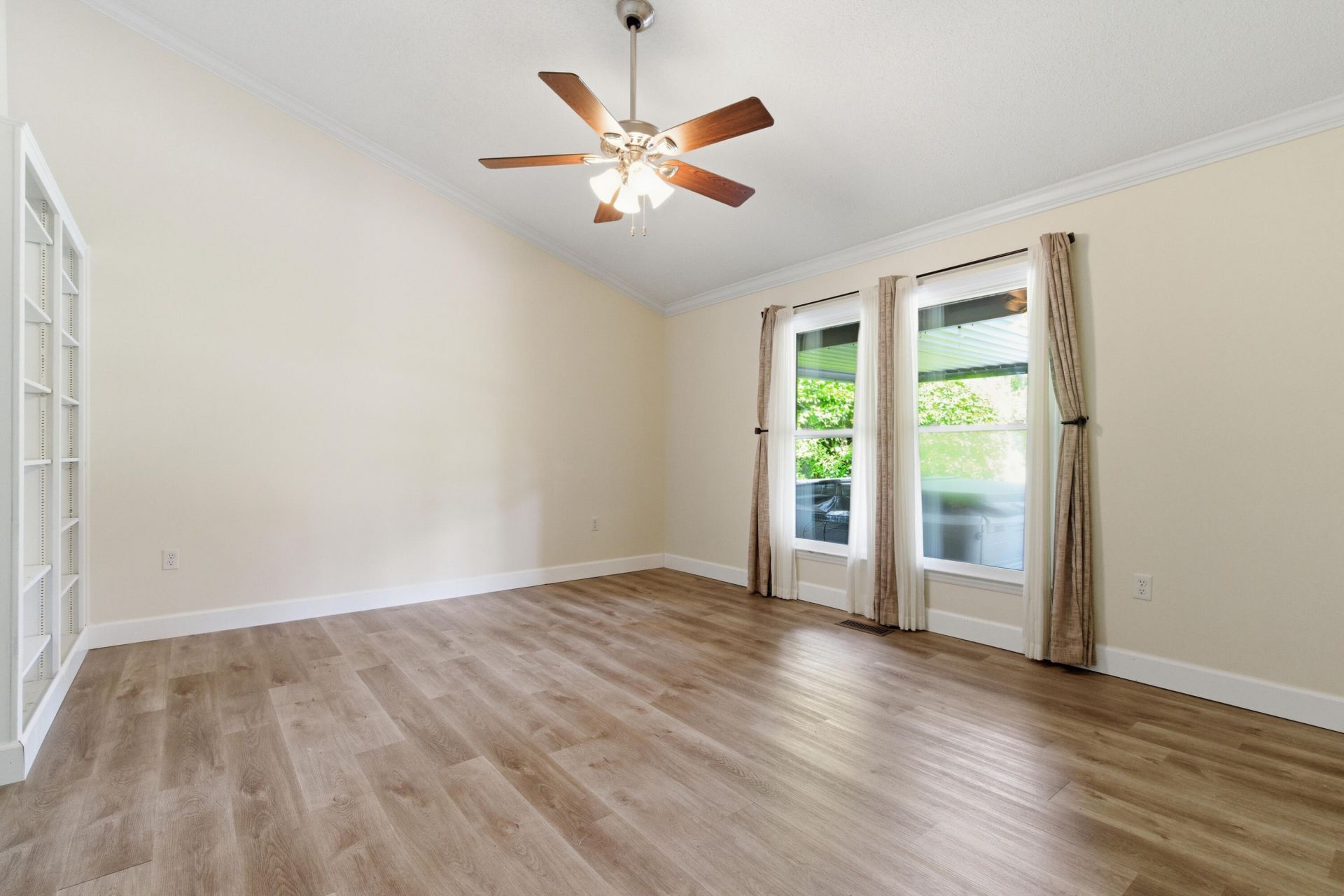 127 Cooper Circle Photo 6