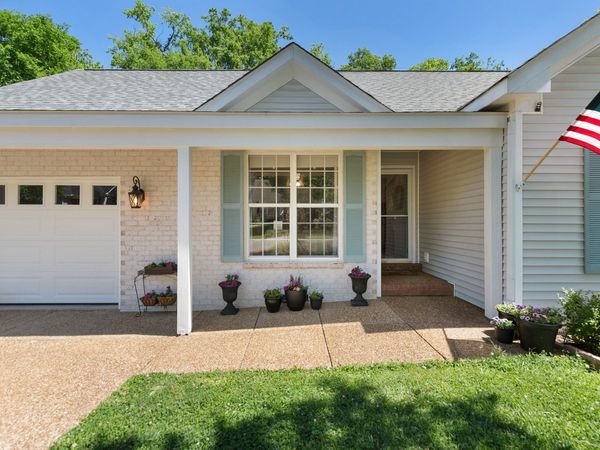 1129 McDonough Cir , Thompsons Station, TN 37179