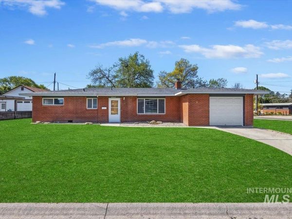 4011 W Greenbrier Dr, Boise, ID 83705