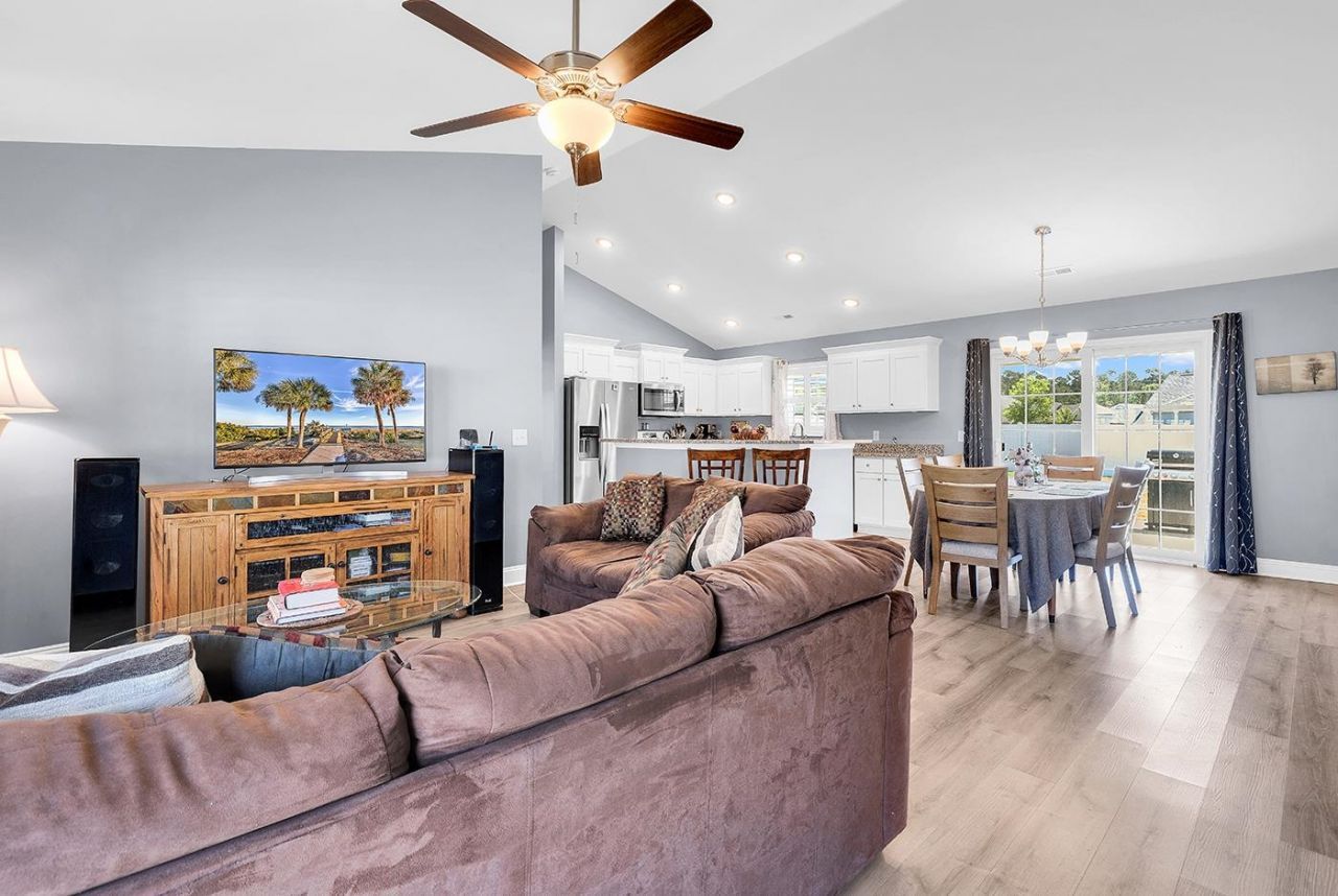 4108 Danby Lane Photo 6