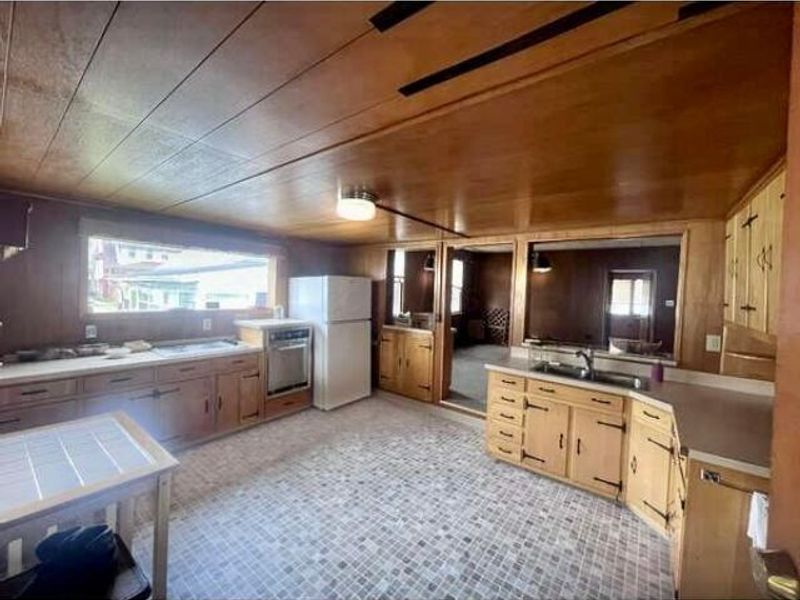 171 Warner Avenue, Logan, OH 43138 Photo 4