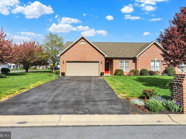 82 FAIRFAX LANE, ANNVILLE, PA 17003