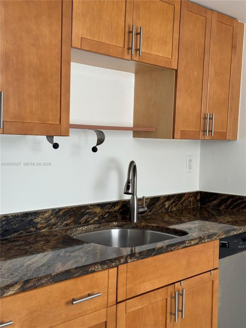 6725 Harding Ave , Unit 503, Miami Beach, FL 33141 Photo