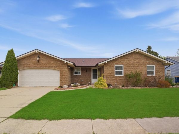 25 Devonshire Circle , Elgin, IL 60123