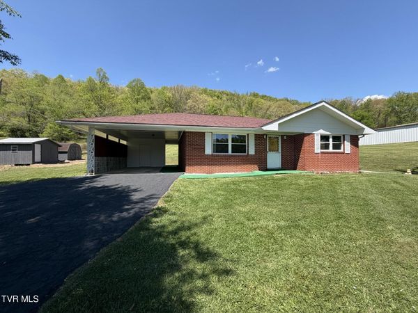 487 Right Poor Valley Road, Pennington Gap, VA 24277