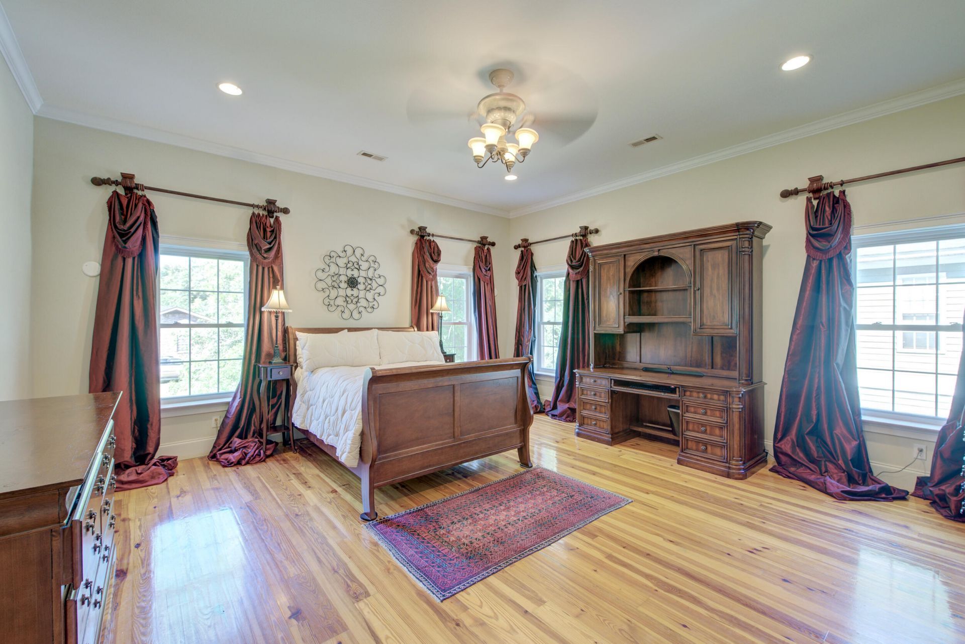 731 York Street Photo 12