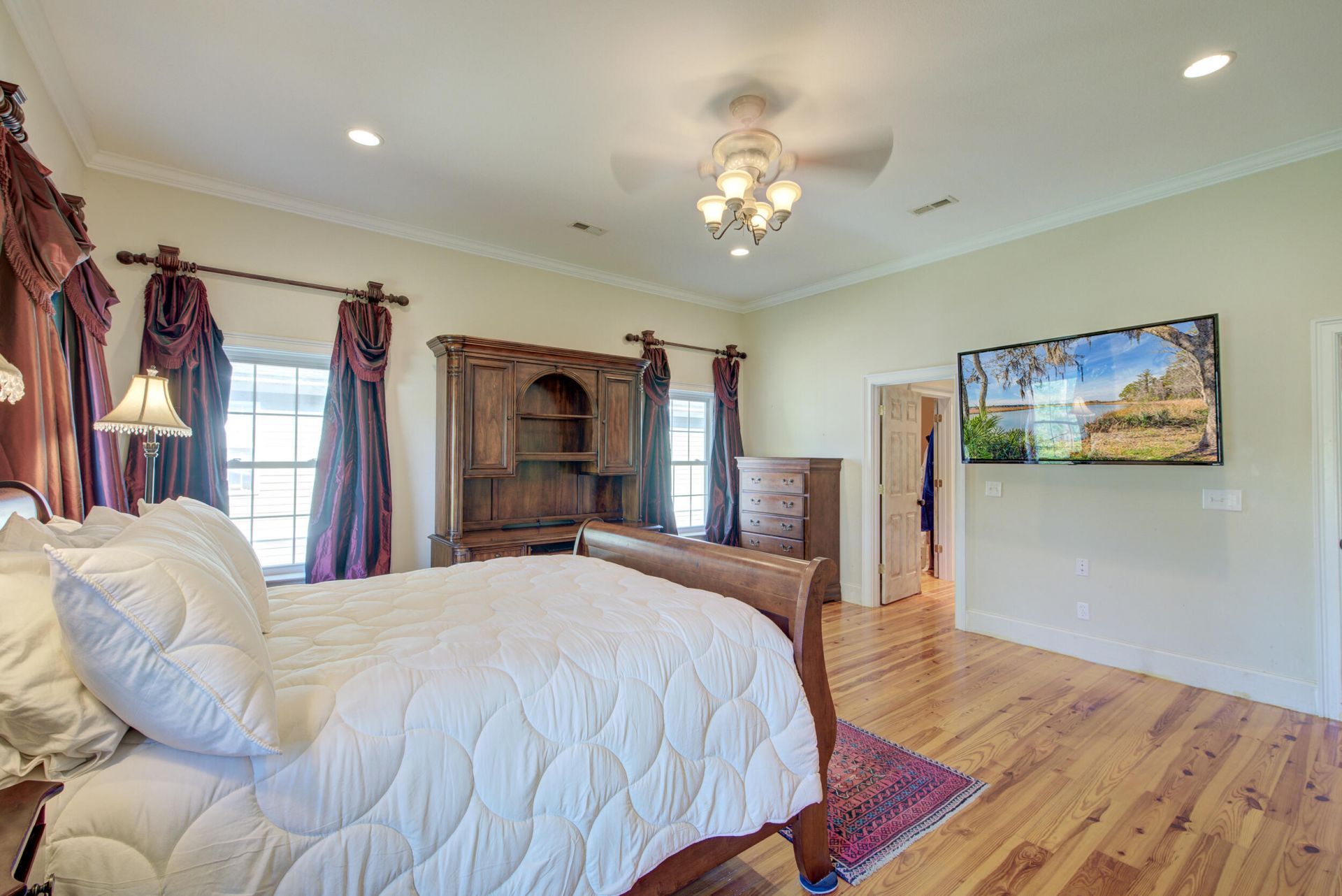 731 York Street Photo 13