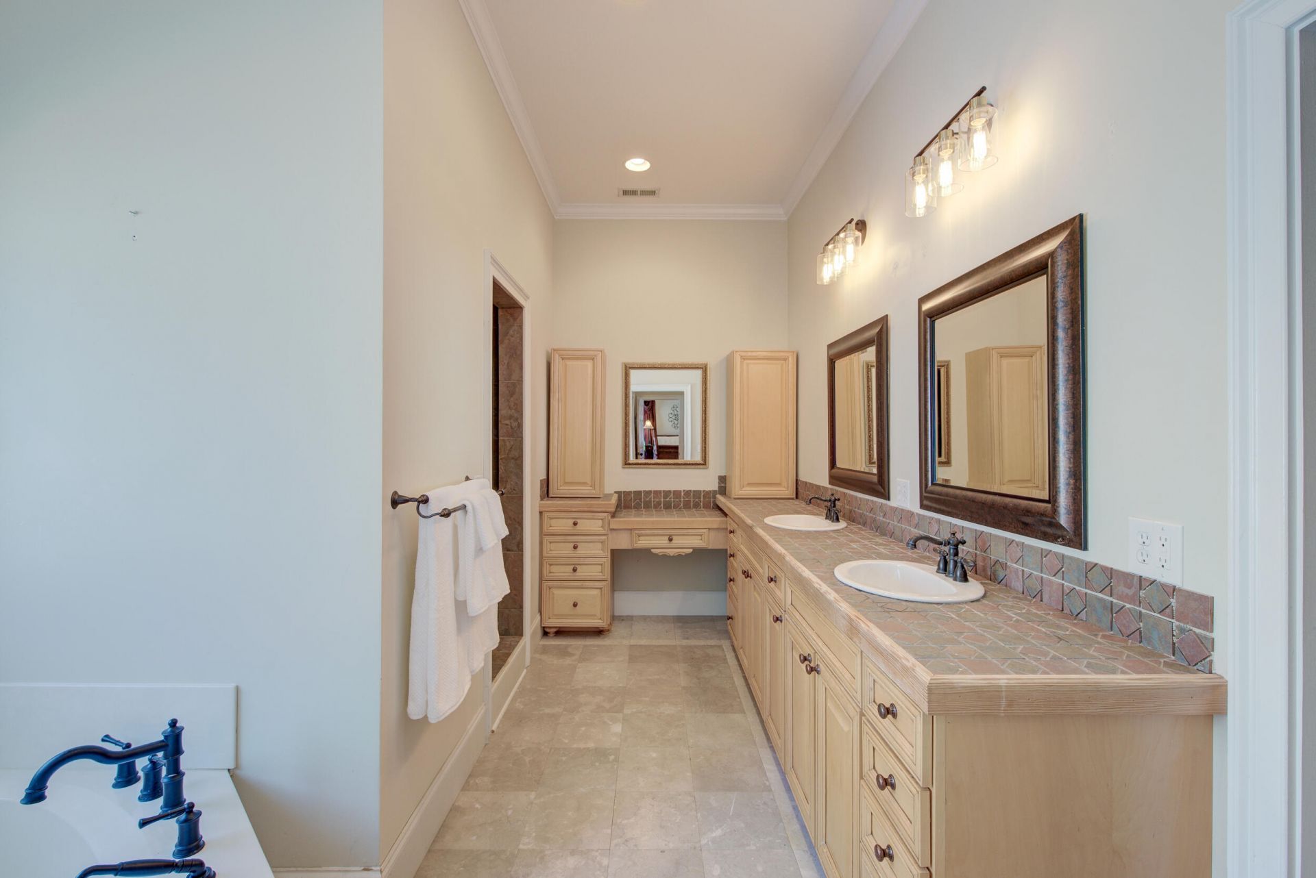 731 York Street Photo 16