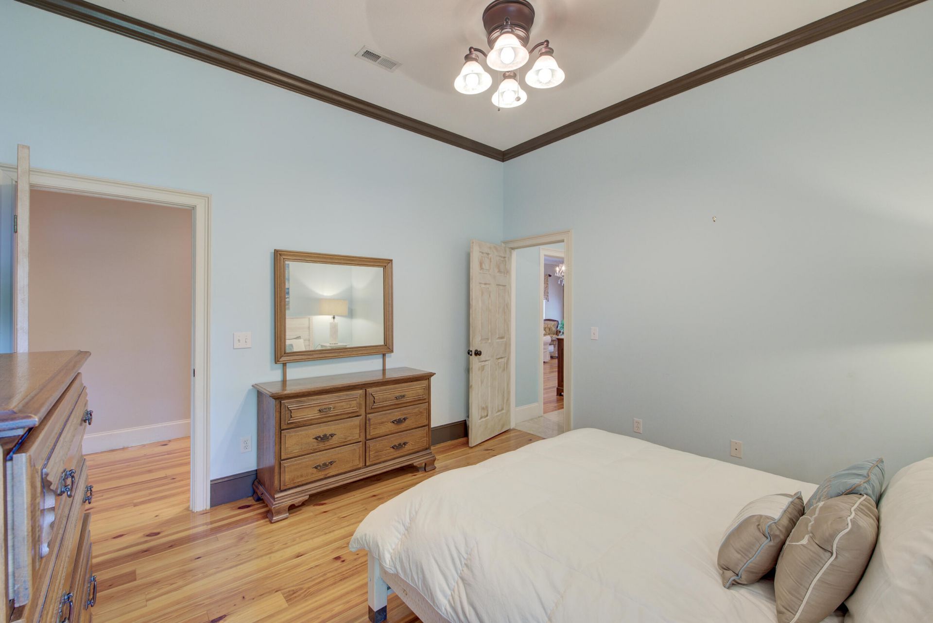 731 York Street Photo 23