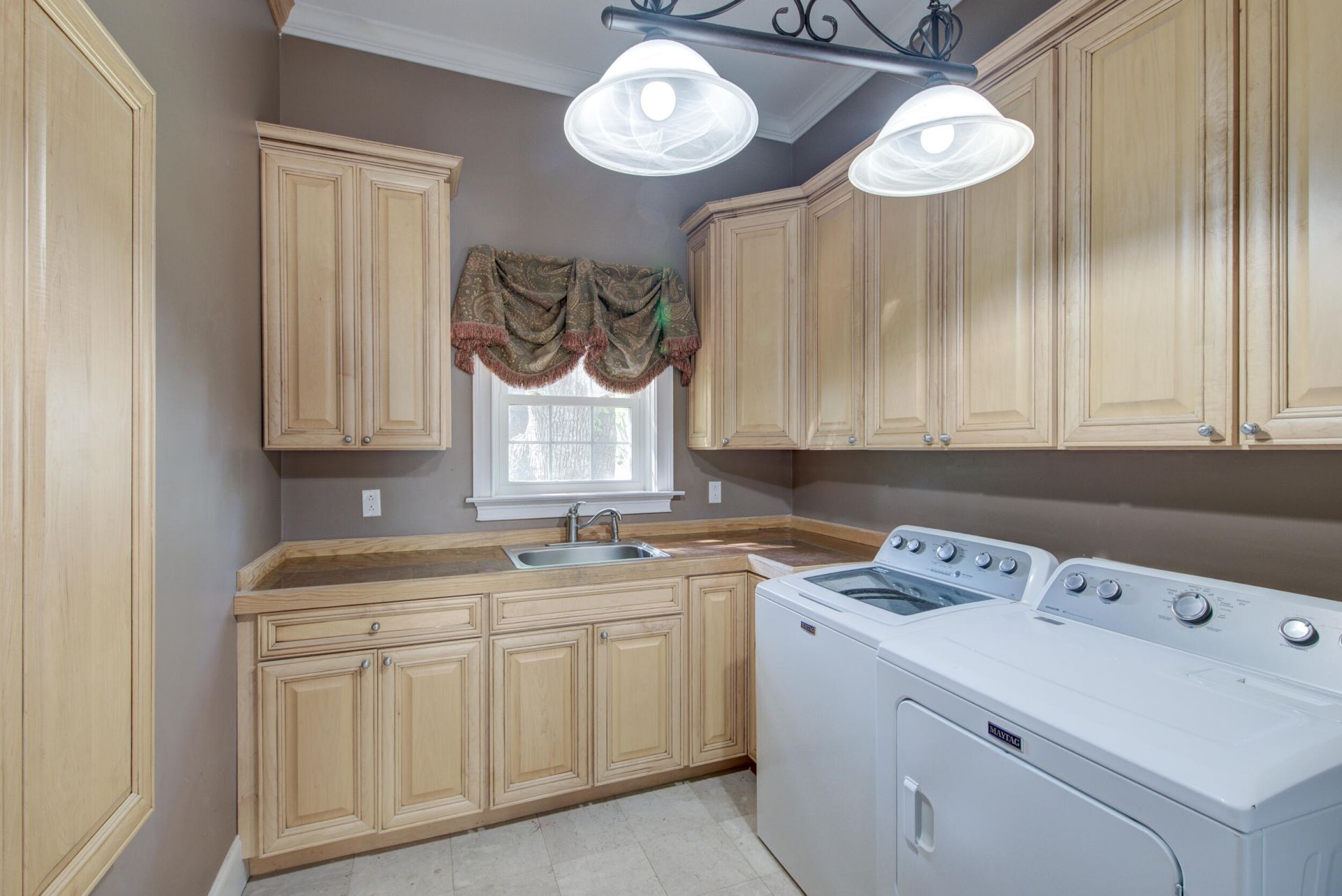 731 York Street Photo 27