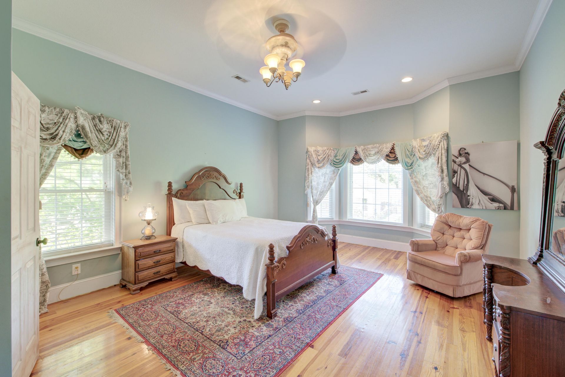 731 York Street Photo 28