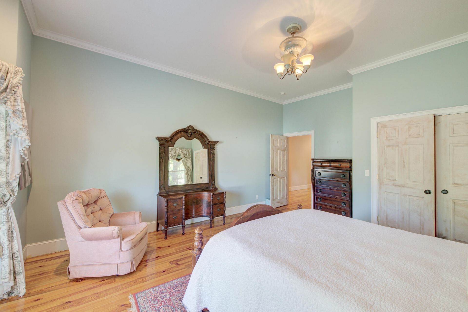 731 York Street Photo 30