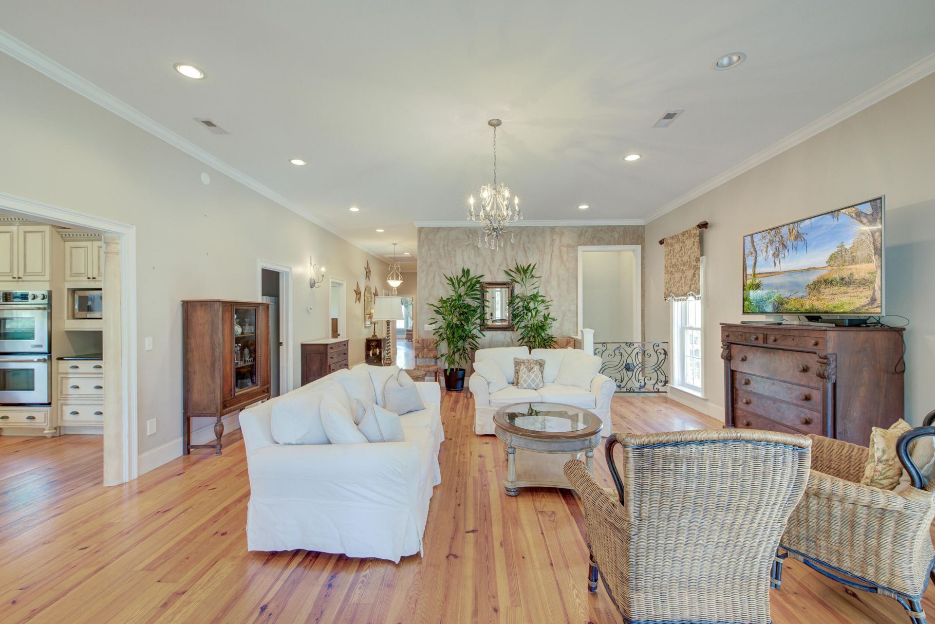 731 York Street Photo 38