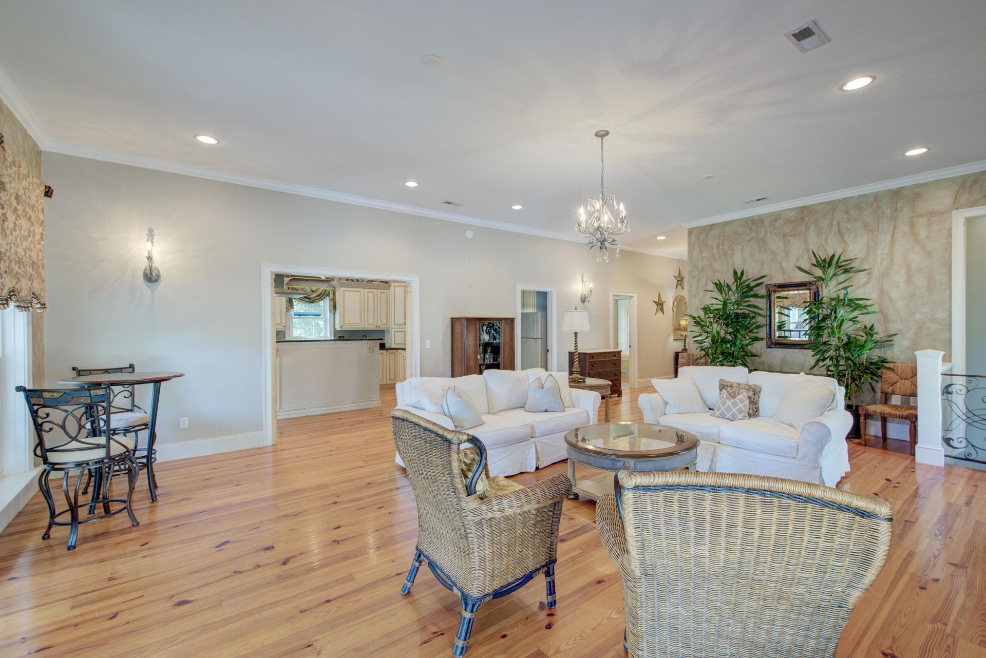 731 York Street Photo 39