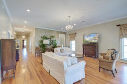 731 York Street photo 4