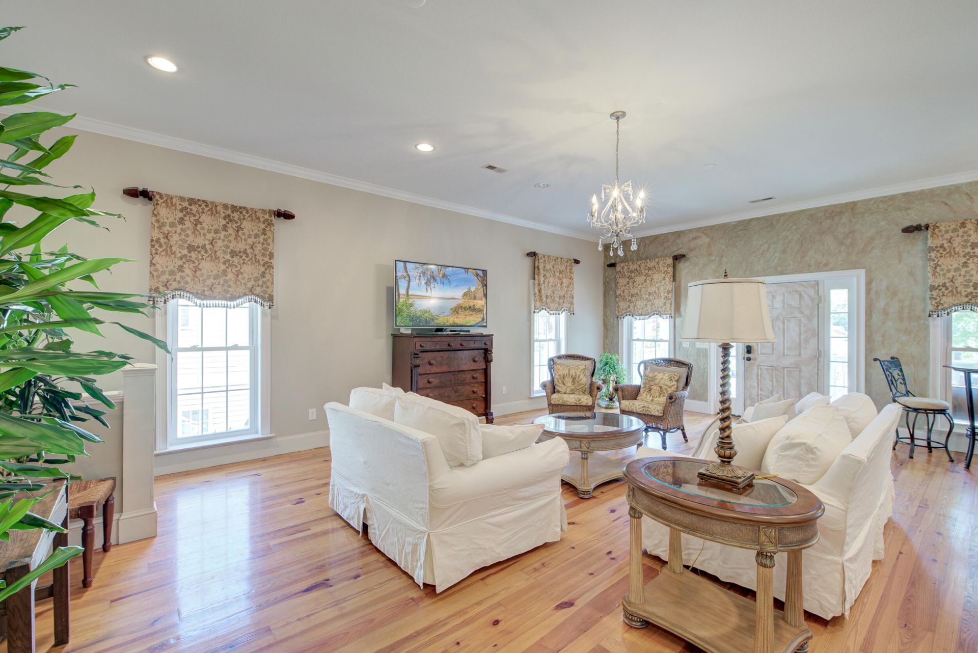 731 York Street Photo 40