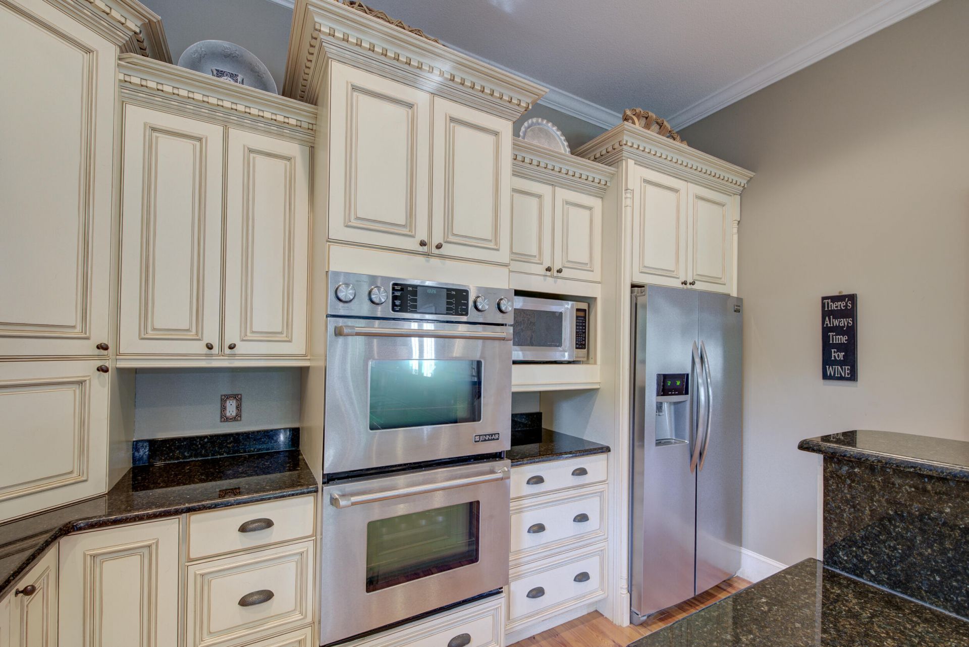 731 York Street Photo 42