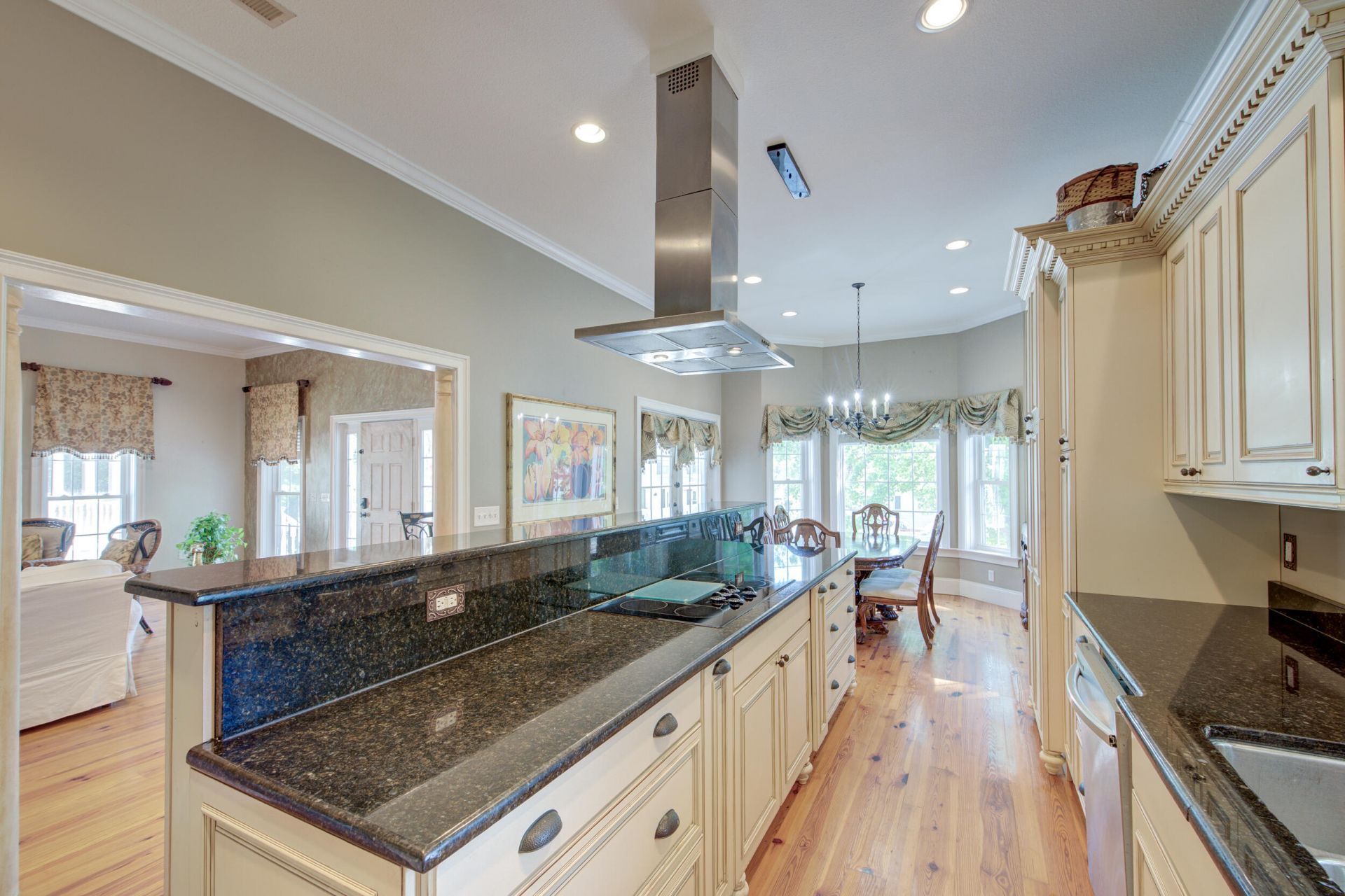 731 York Street Photo 43