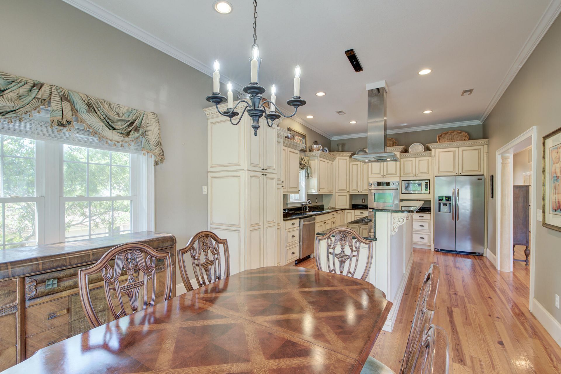 731 York Street Photo 44