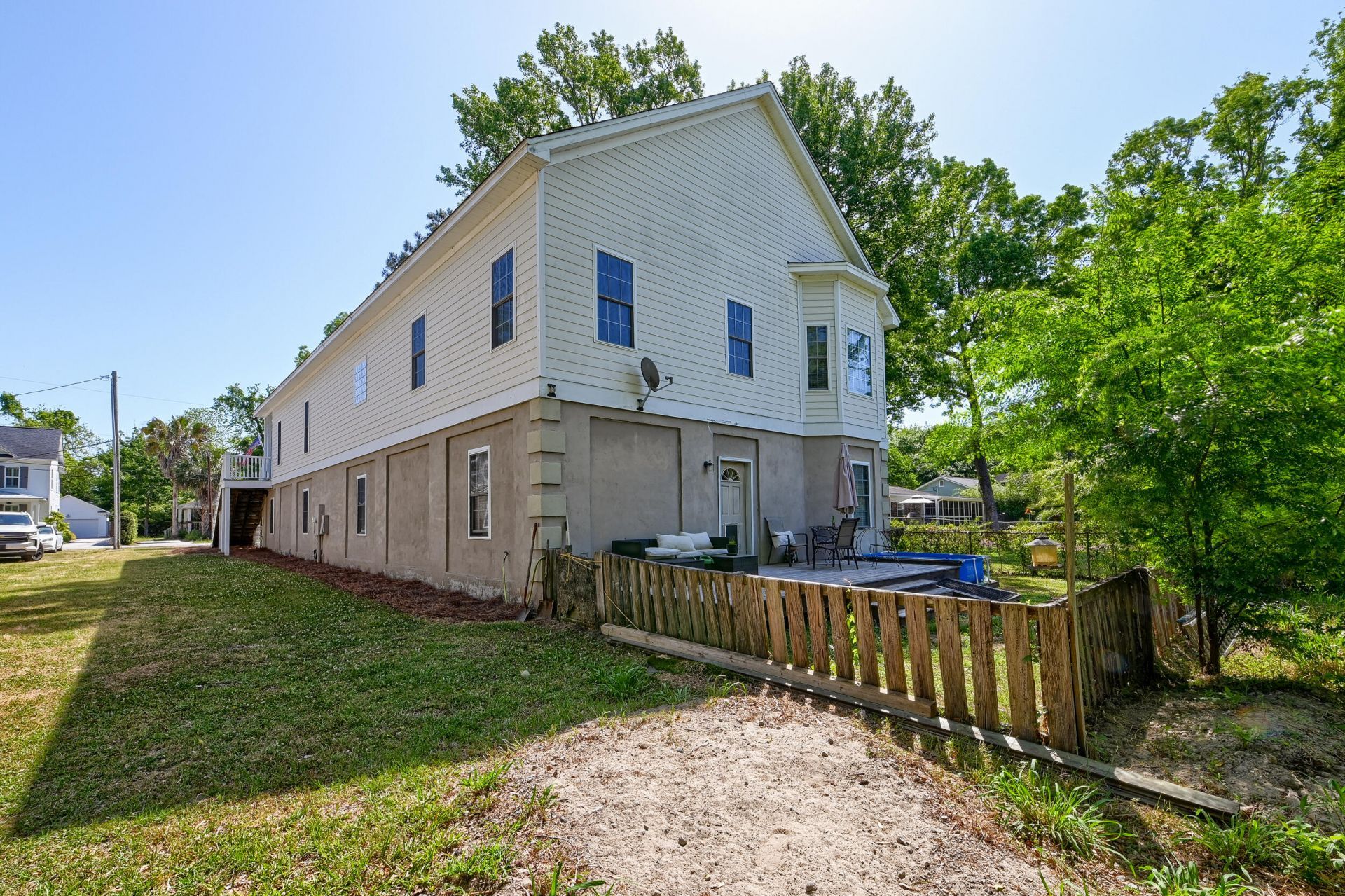 731 York Street Photo 55