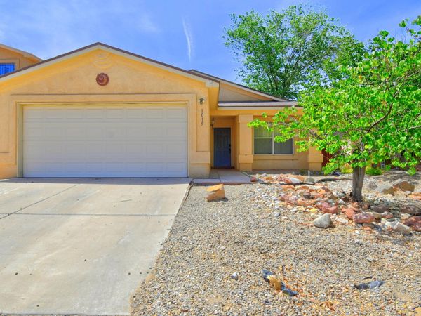 1015 Swallow Drive SW, Albuquerque, NM 87121