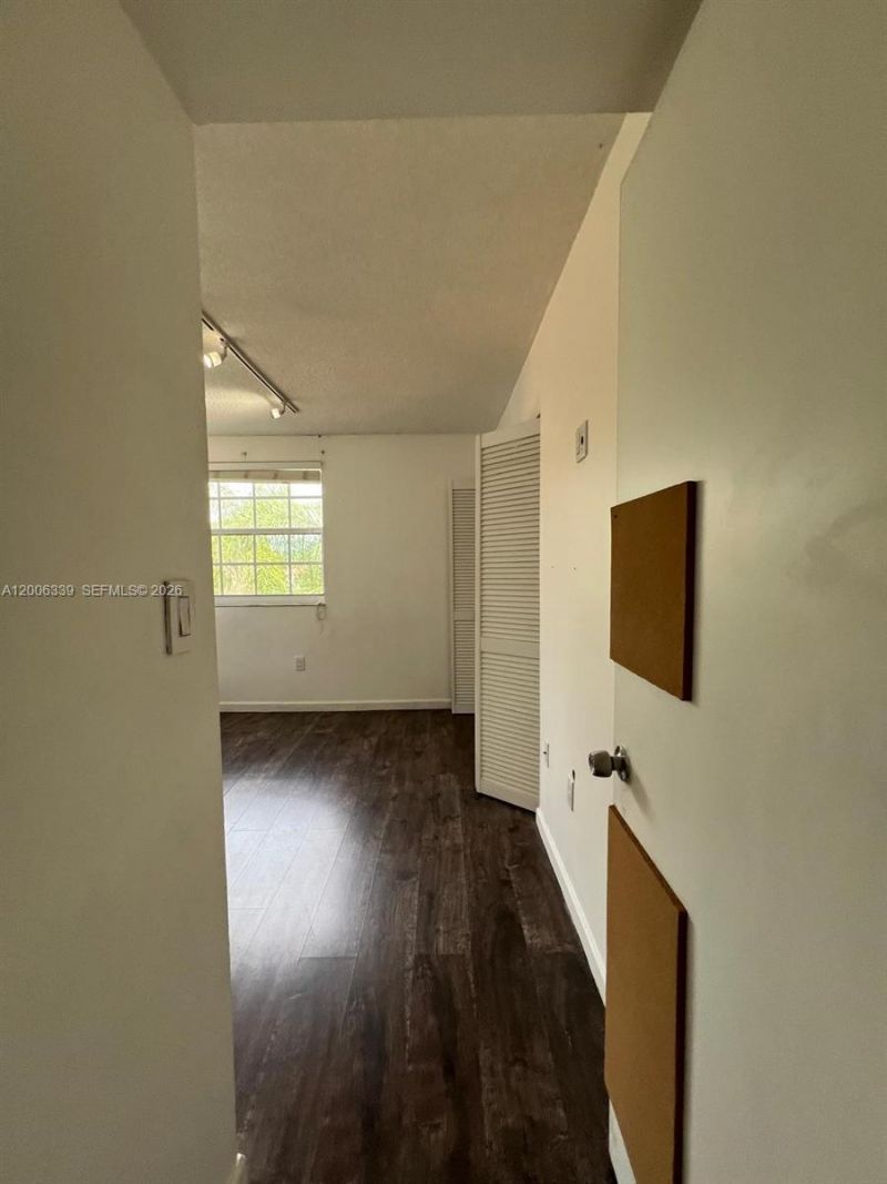 9715 Fontainebleau Blvd, Unit E308, Miami, FL 33172 Photo